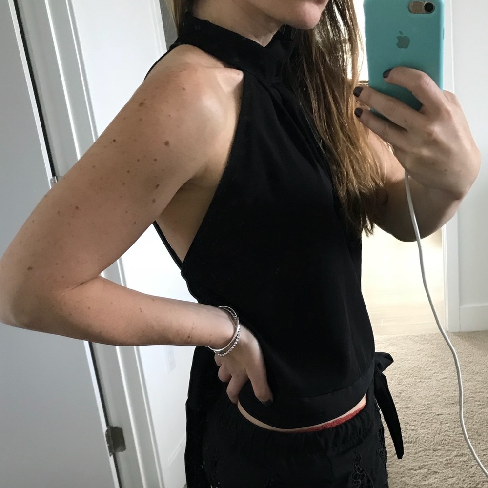 Open back blouse. - Picture 2 of 3